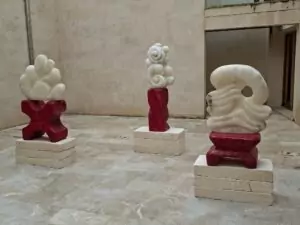 L'alabastre d'Isabela Lleó pren el pati de Ca n’Oleo